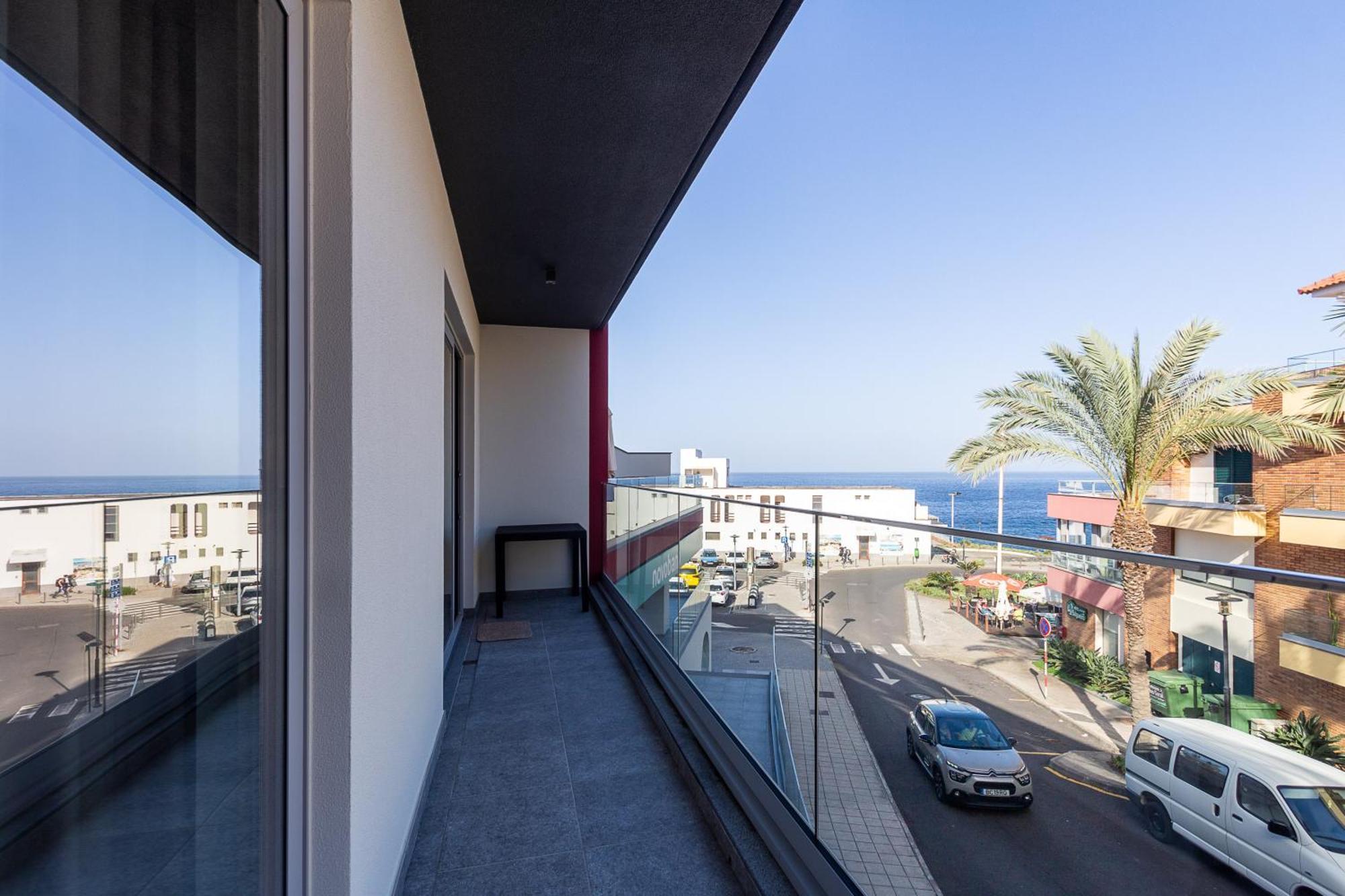 Luxury And Modern Apartment In Porto Moniz Center Екстериор снимка