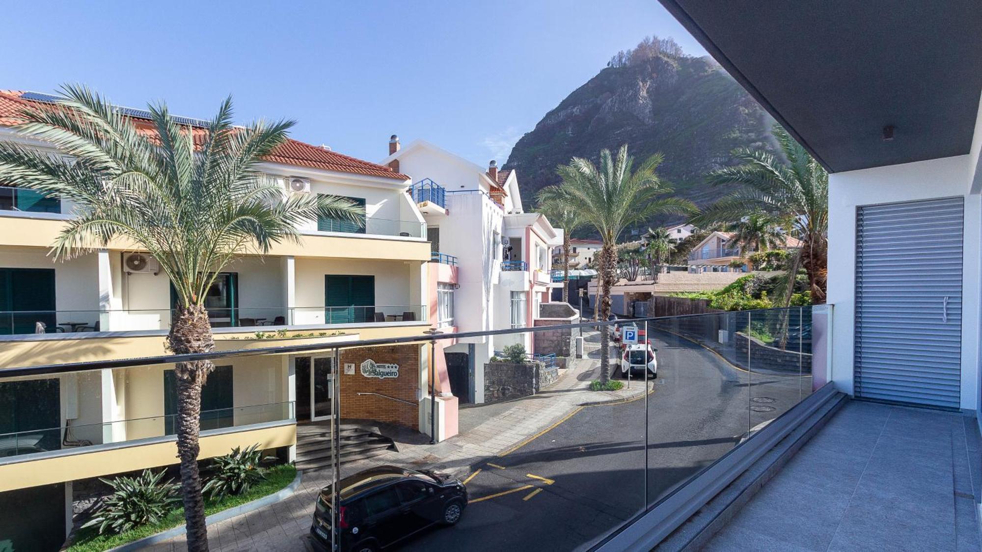 Luxury And Modern Apartment In Porto Moniz Center Екстериор снимка