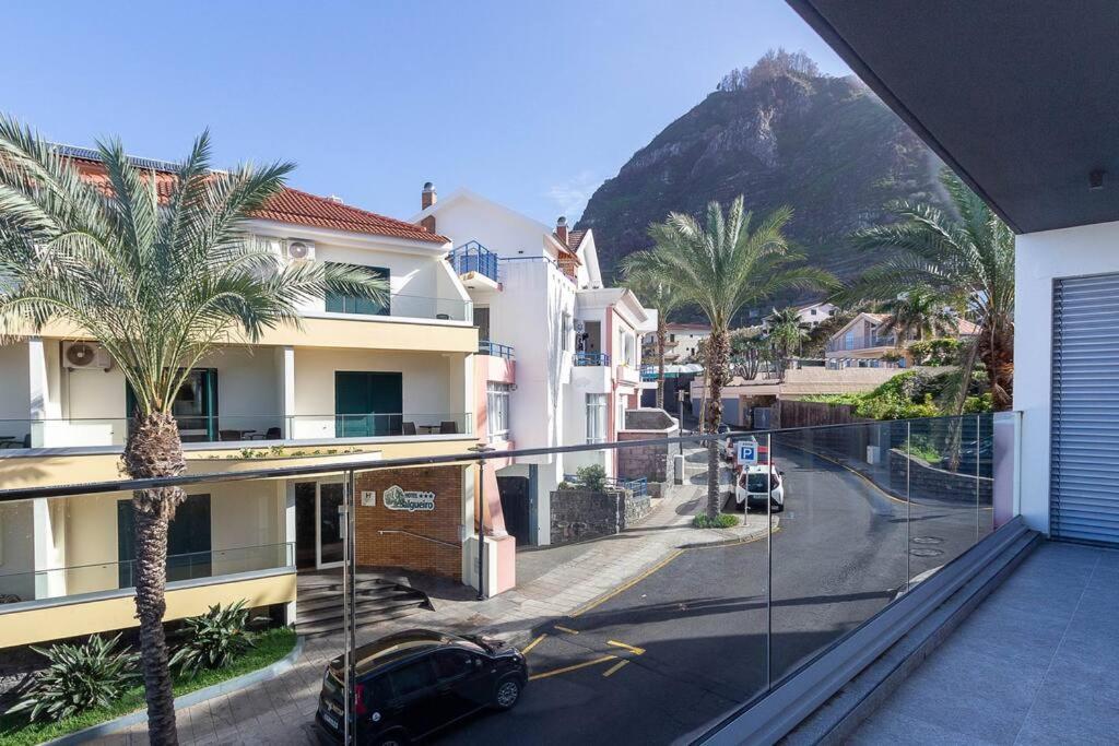 Luxury And Modern Apartment In Porto Moniz Center Екстериор снимка