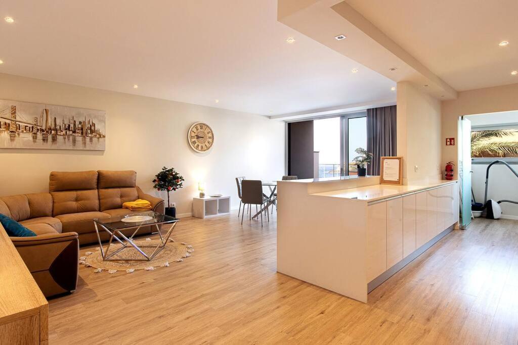 Luxury And Modern Apartment In Porto Moniz Center Екстериор снимка